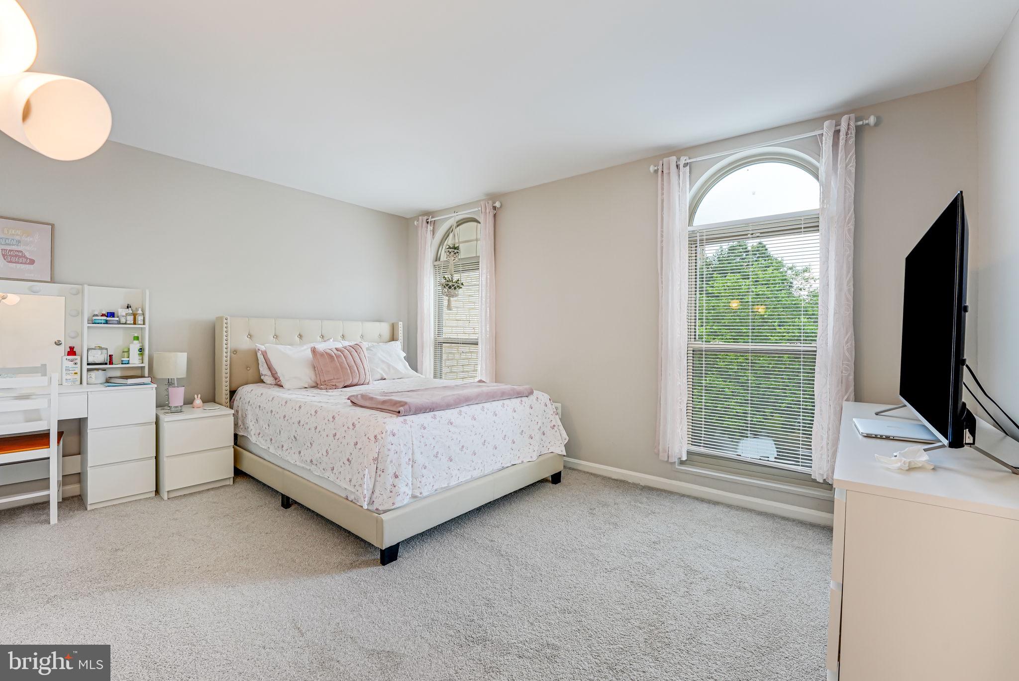 12 Canterbury Sq #301