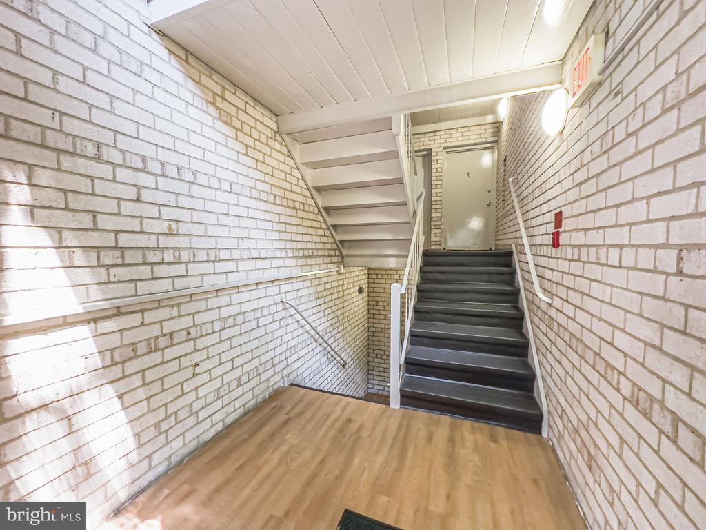 12 Canterbury Sq #301