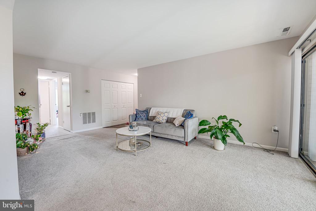 12 Canterbury Sq #301