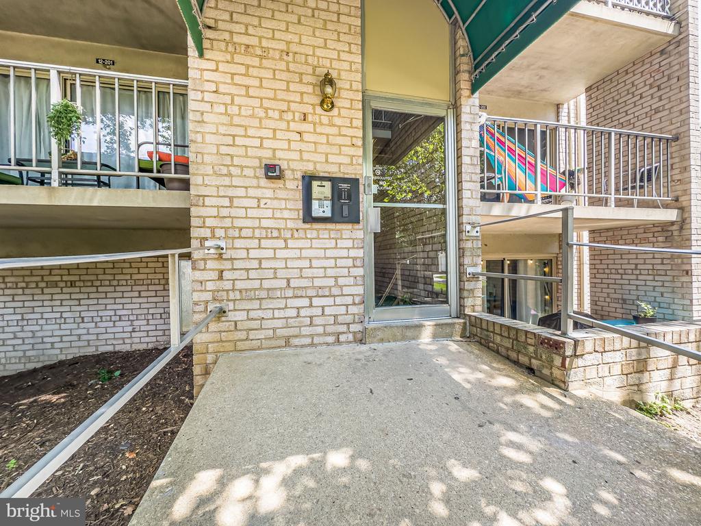 12 Canterbury Sq #301