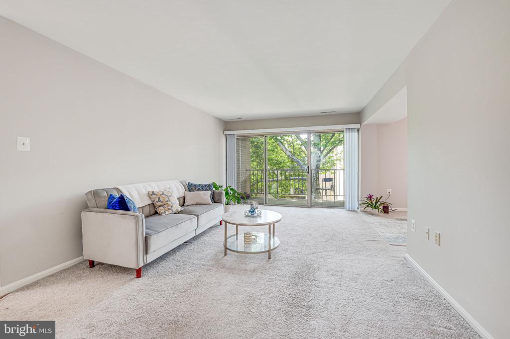 12 Canterbury Sq #301