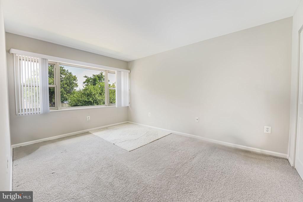 12 Canterbury Sq #301