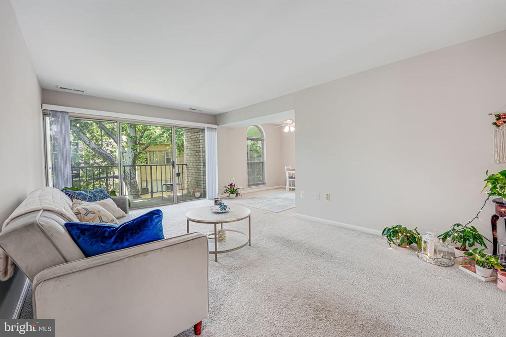12 Canterbury Sq #301