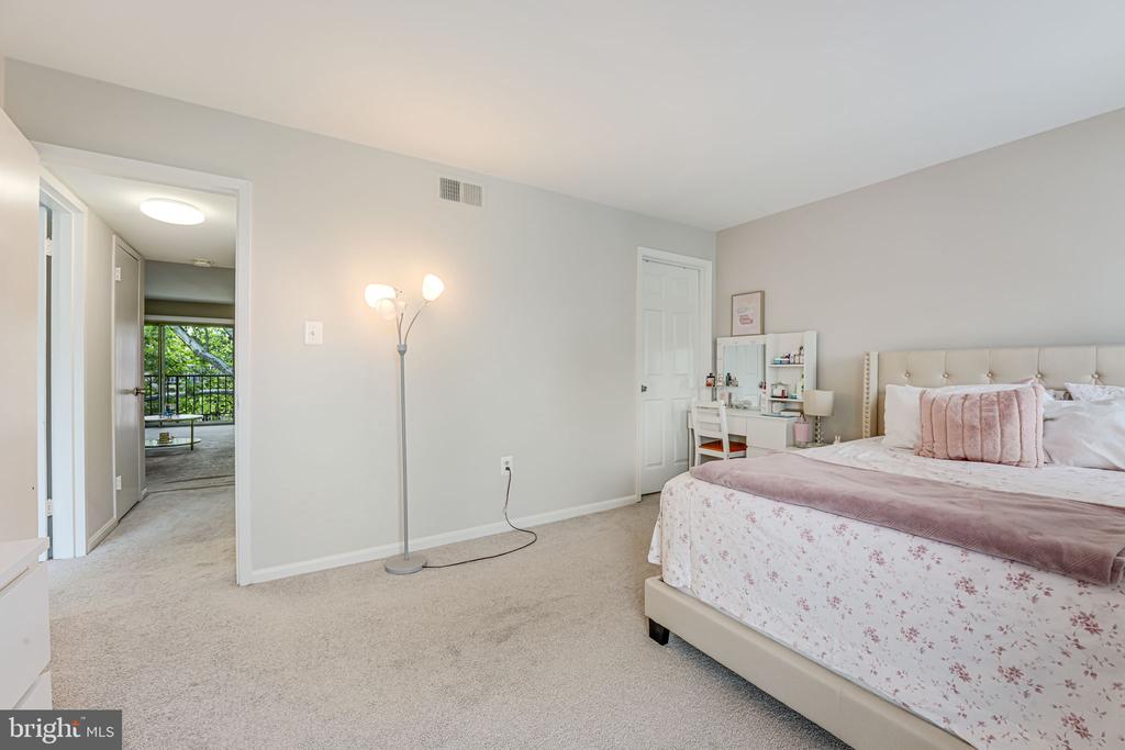 12 Canterbury Sq #301