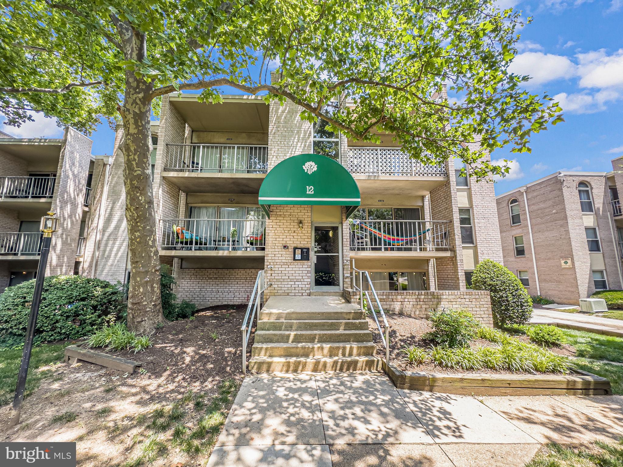 12 Canterbury Sq #301