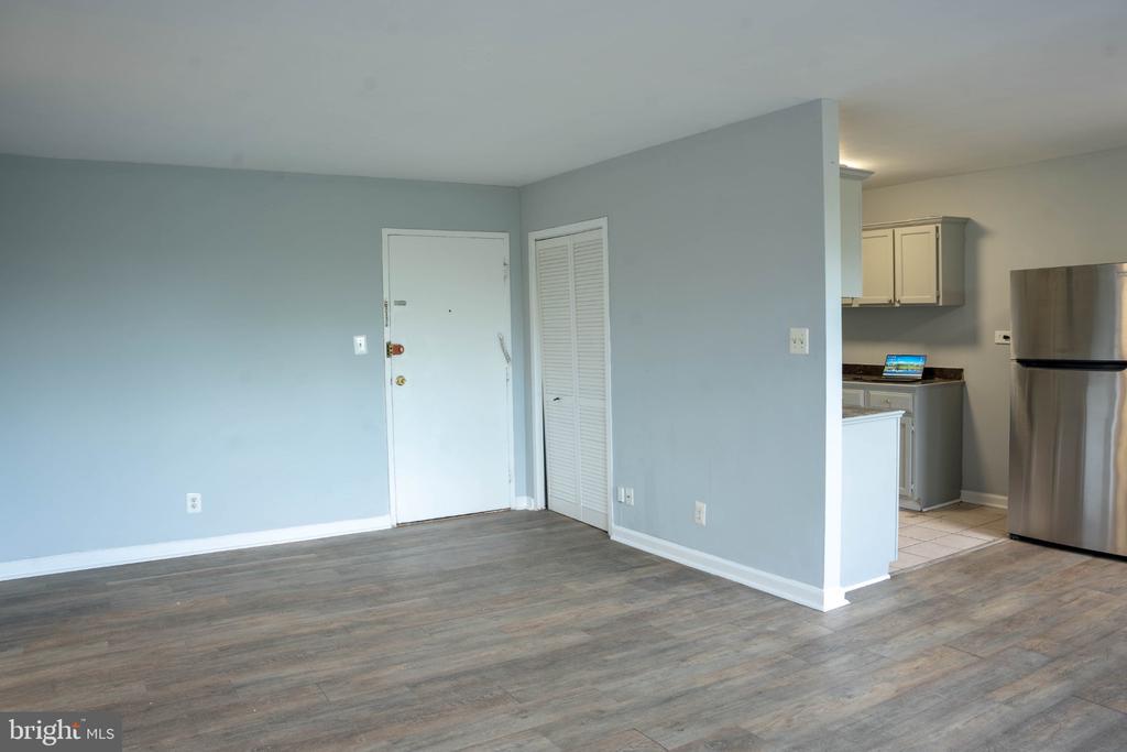 5801 QUANTRELL AVENUE 306
