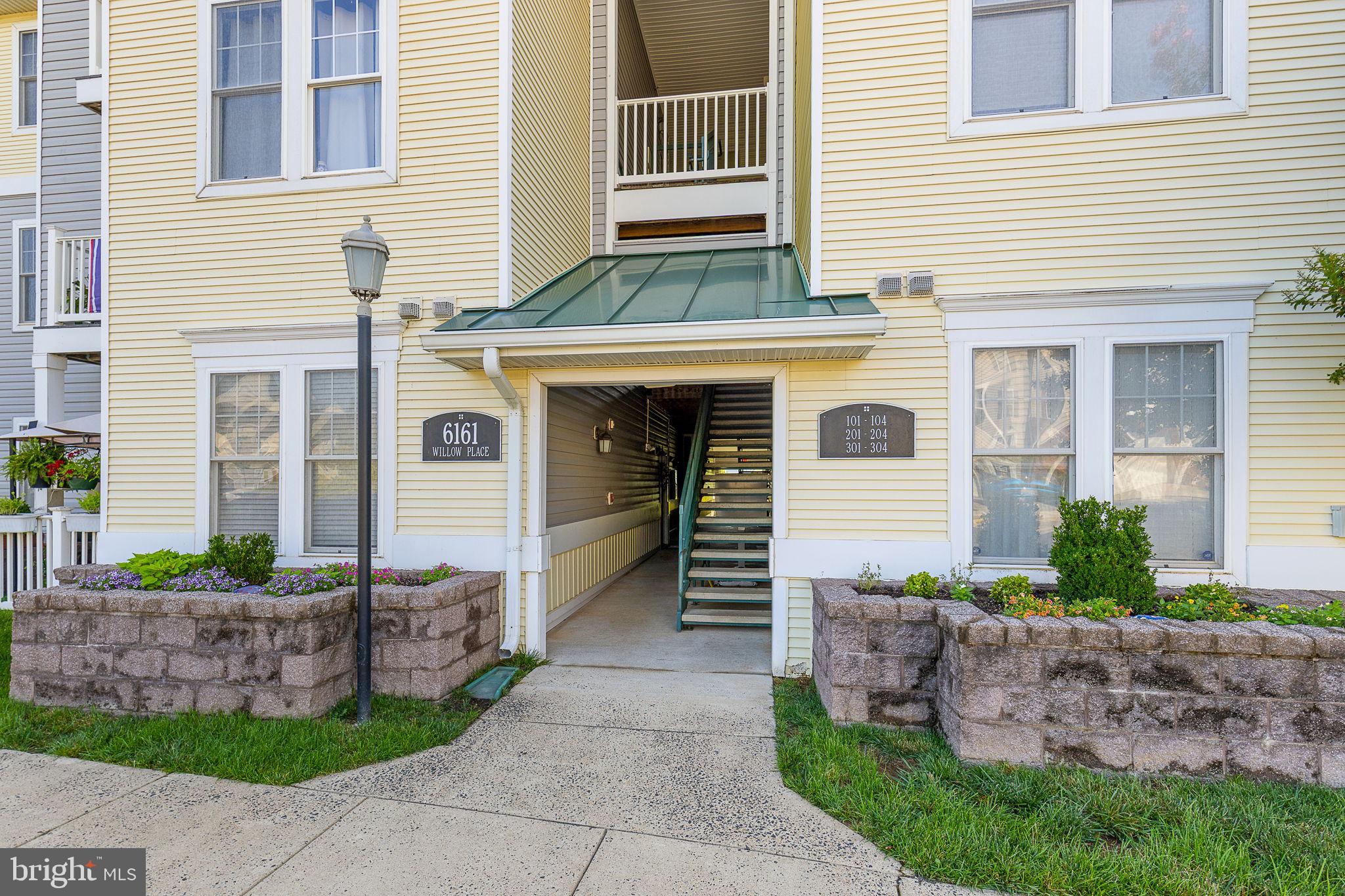 6161 Willow Pl #104