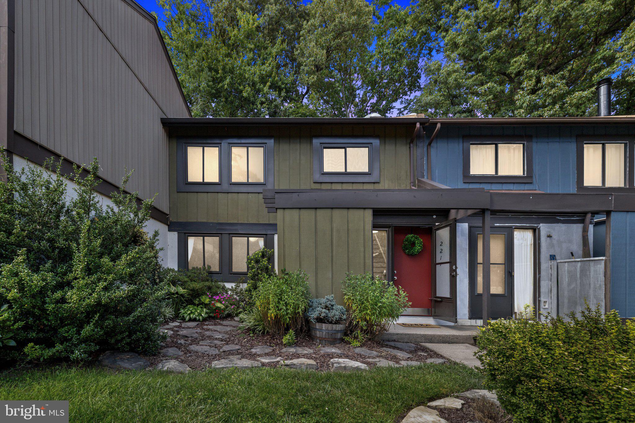 2211 Wheelwright Court