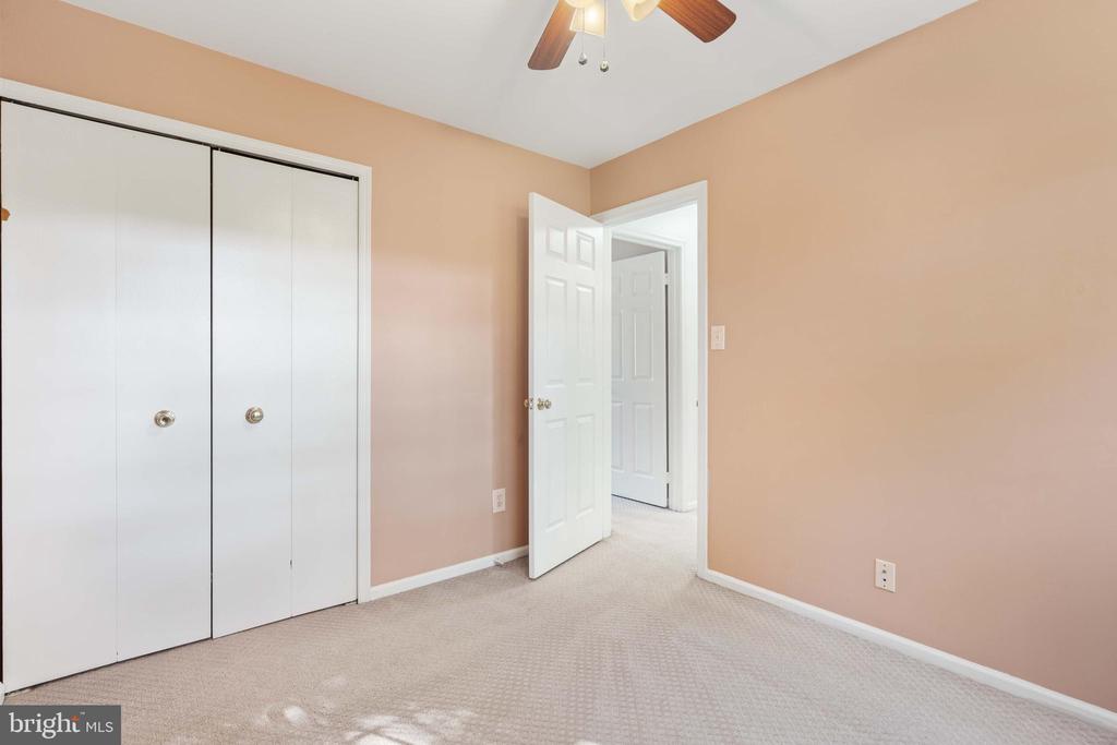 2621 JOHN MILTON DR