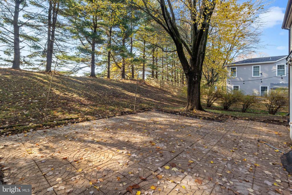 2621 JOHN MILTON DR