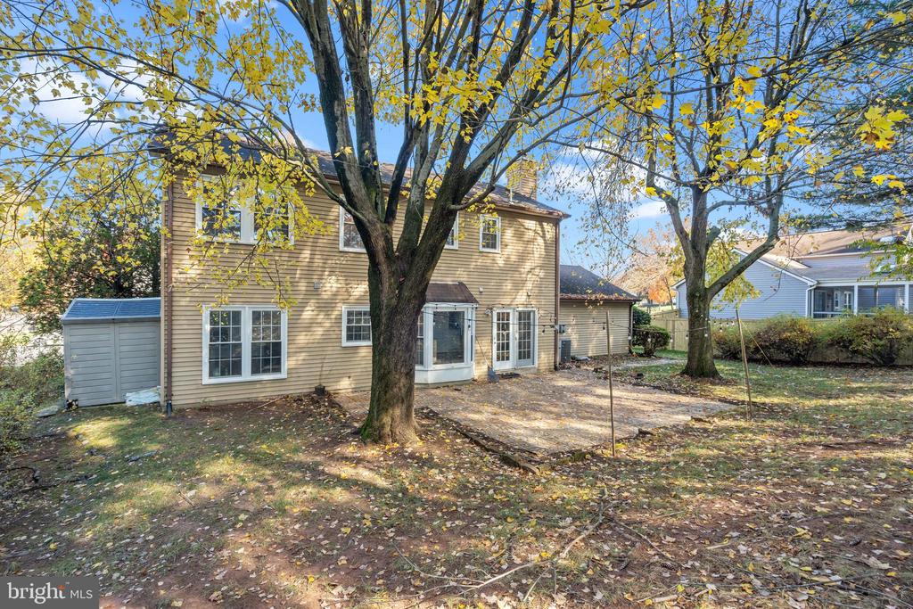 2621 JOHN MILTON DR