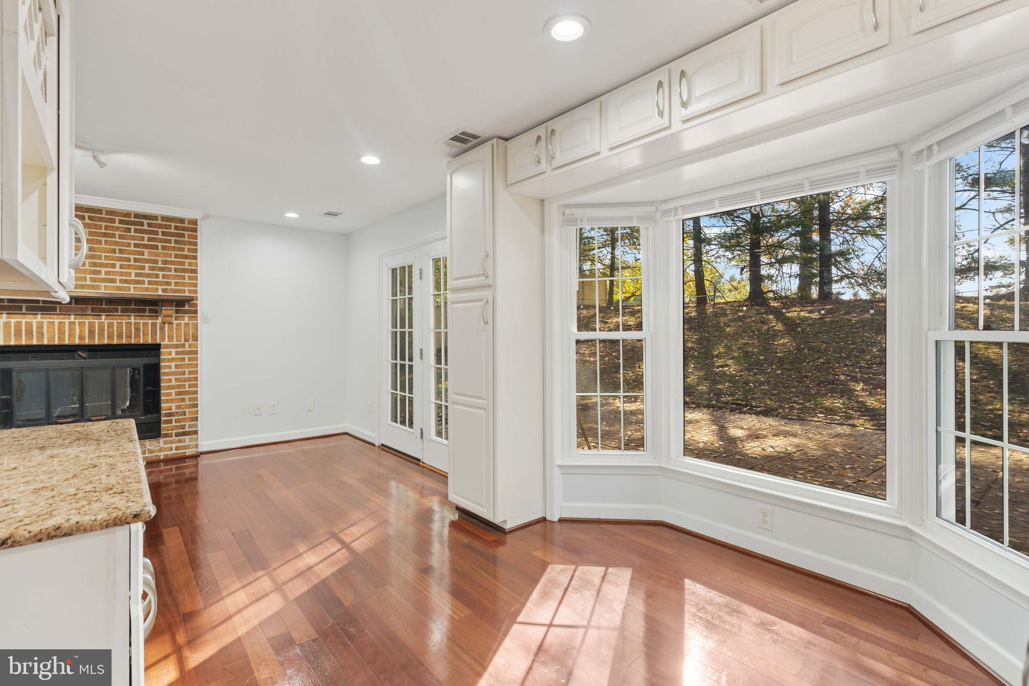 2621 JOHN MILTON DR