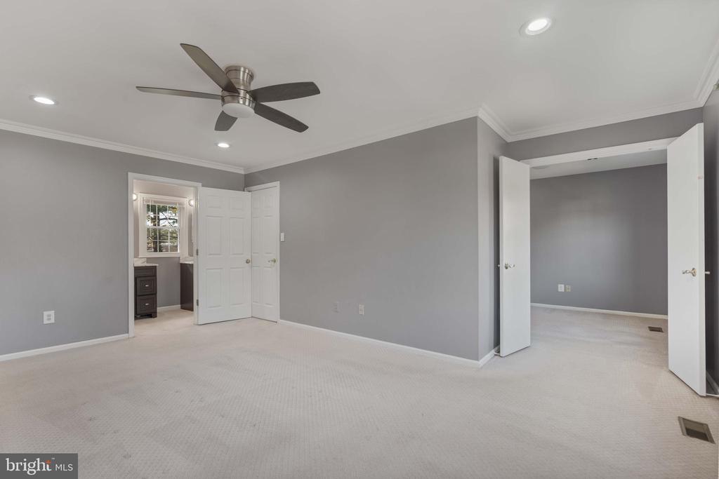 2621 JOHN MILTON DR
