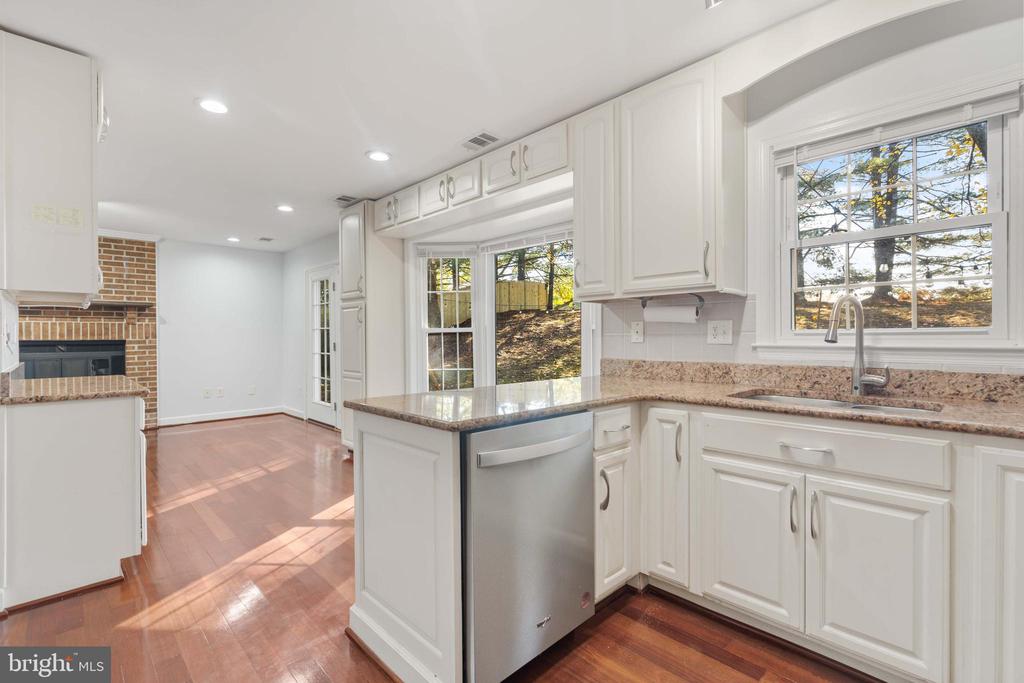 2621 JOHN MILTON DR