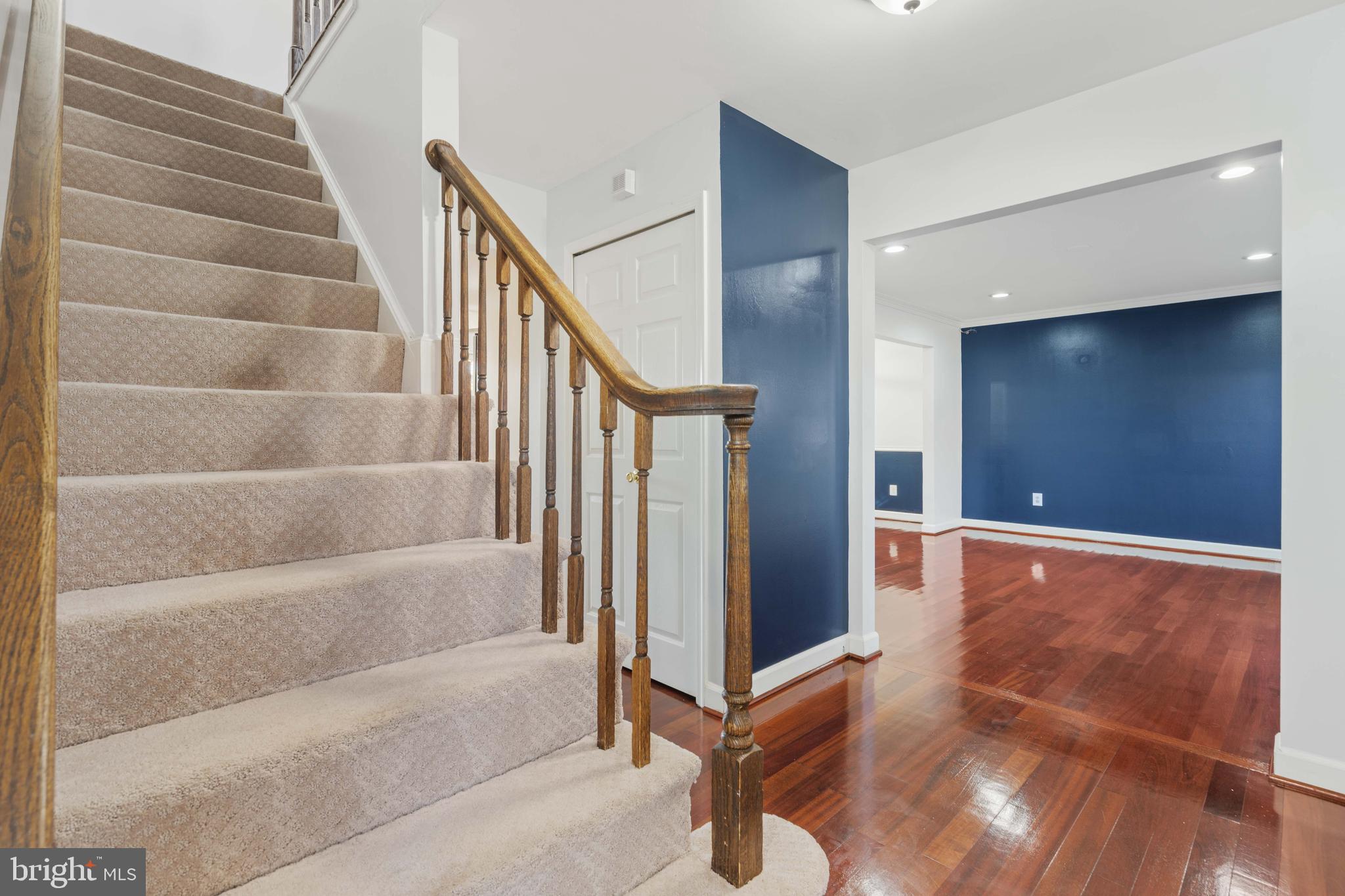 2621 JOHN MILTON DR