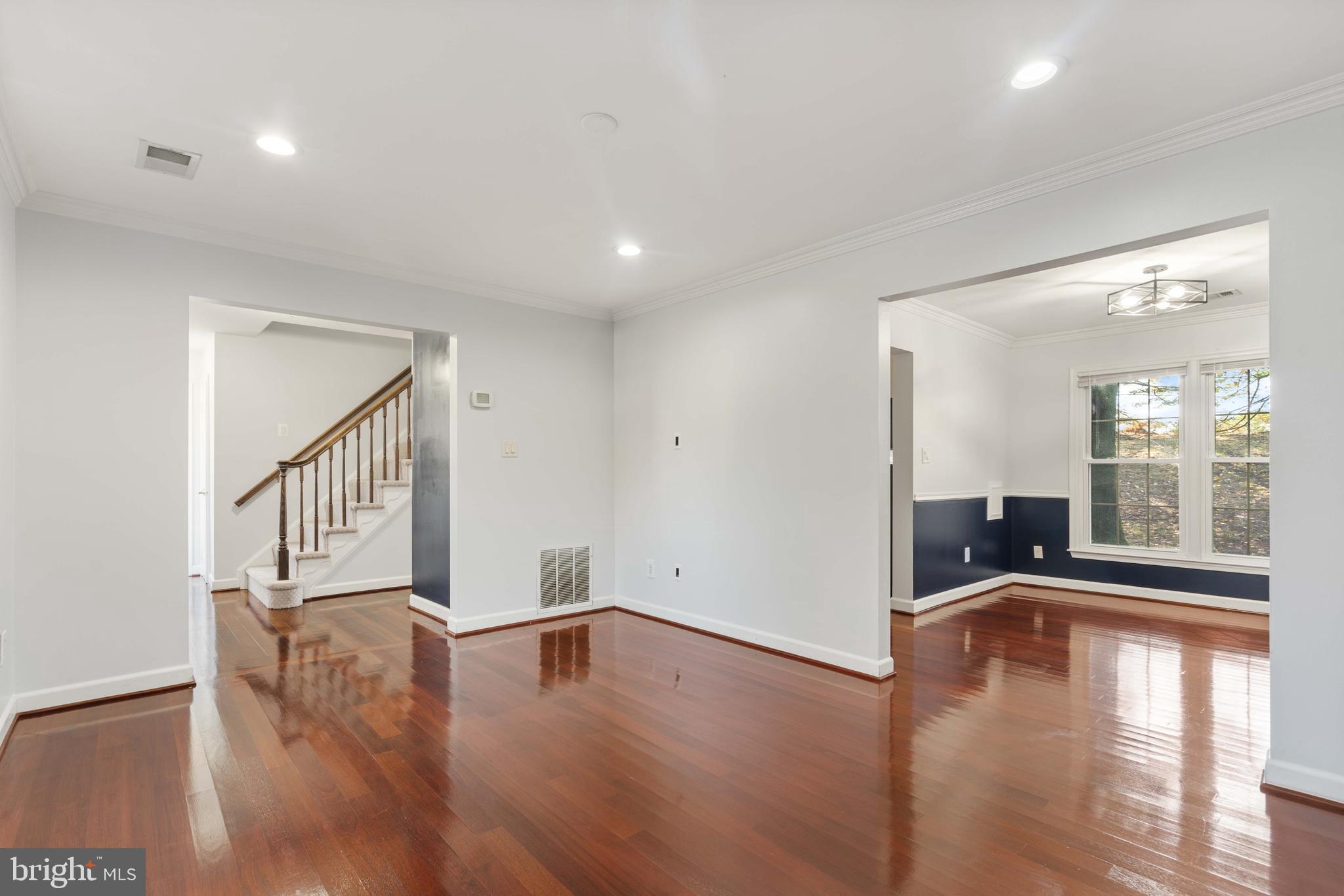 2621 JOHN MILTON DR