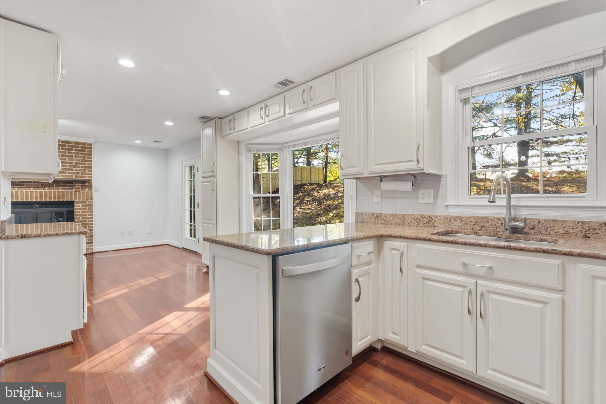 2621 JOHN MILTON DR