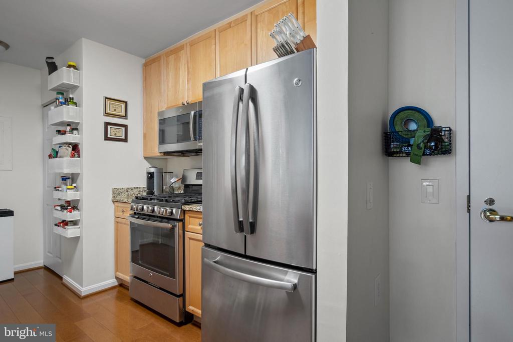 1855 STRATFORD PARK PL #402