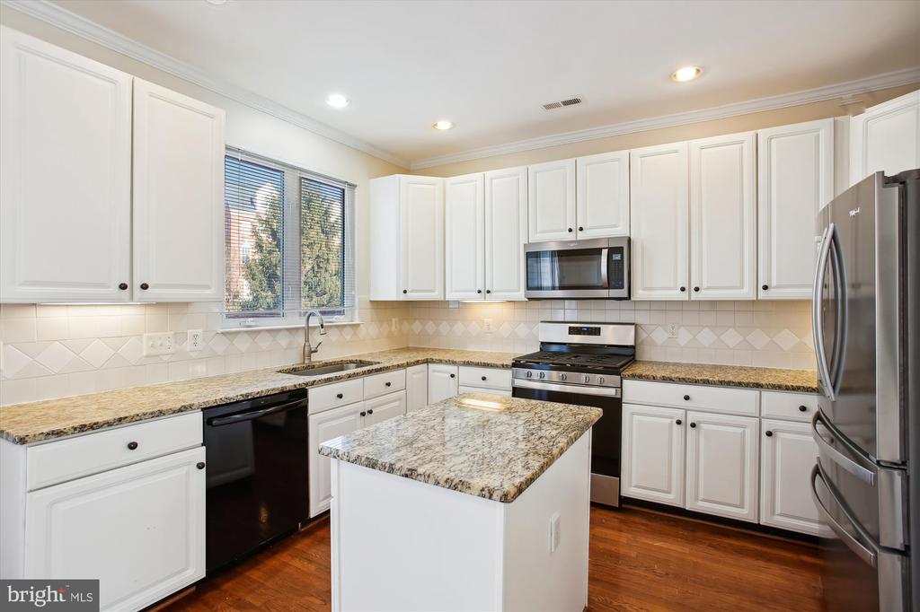 5104 BALLYCASTLE CIR