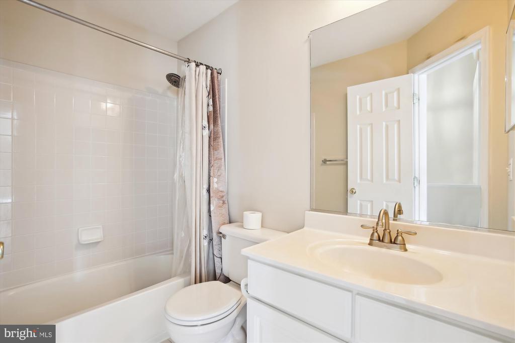 5104 BALLYCASTLE CIR
