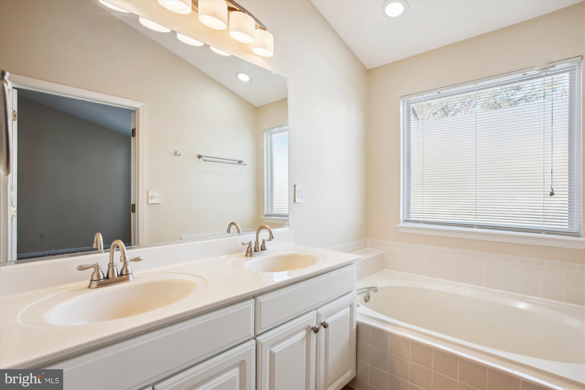 5104 BALLYCASTLE CIR