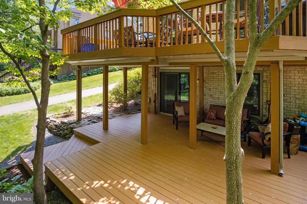 2037 SWANS NECK WAY