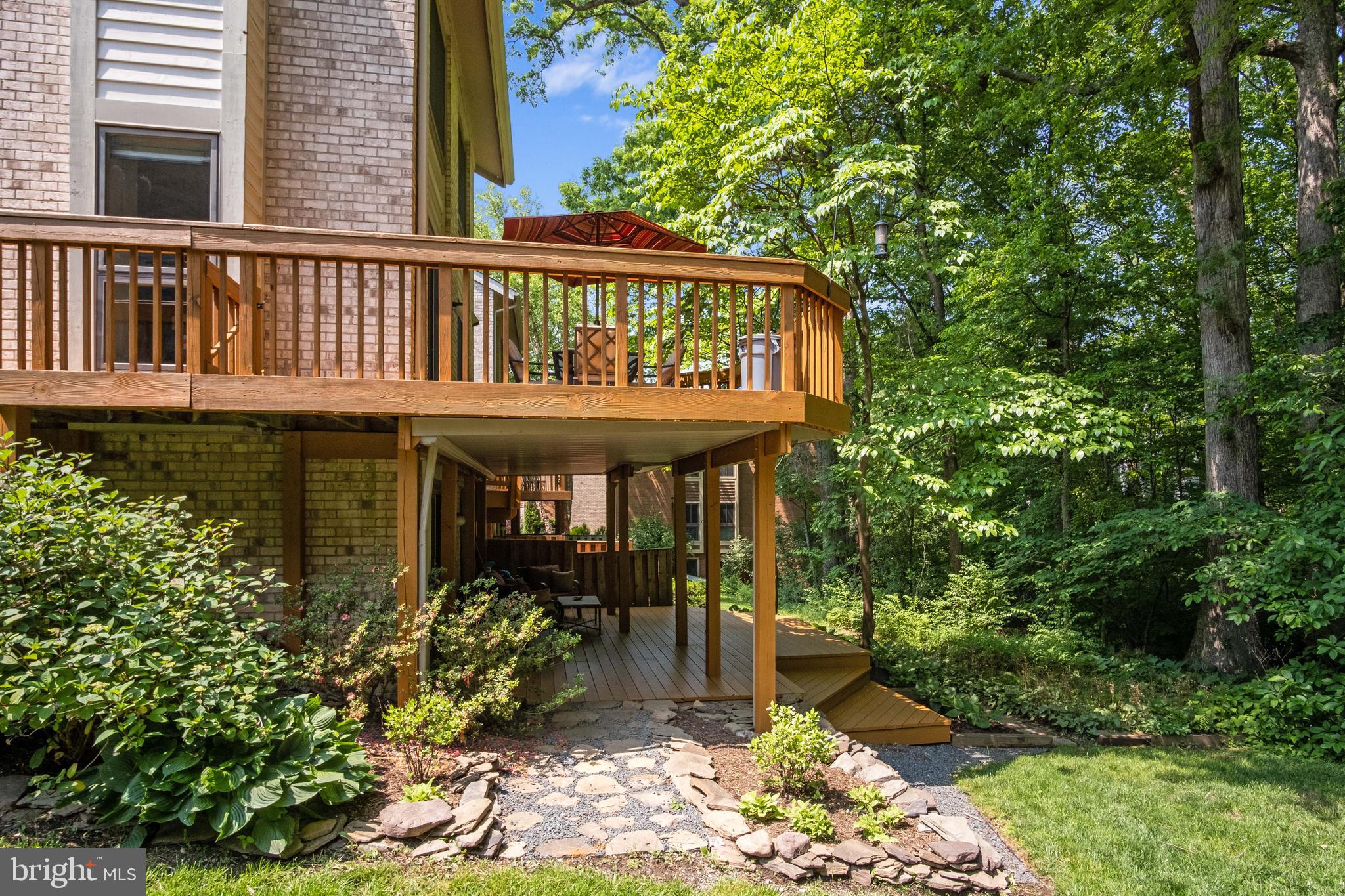 2037 SWANS NECK WAY