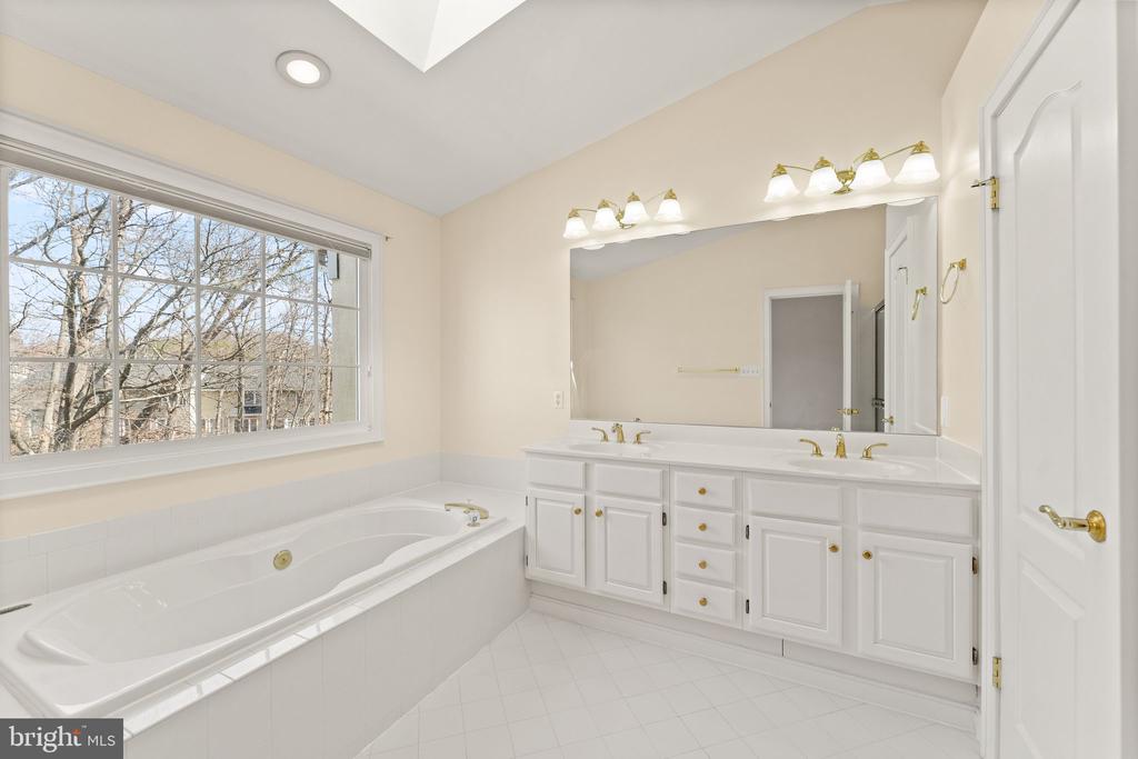12831 DOGWOOD HILLS LN