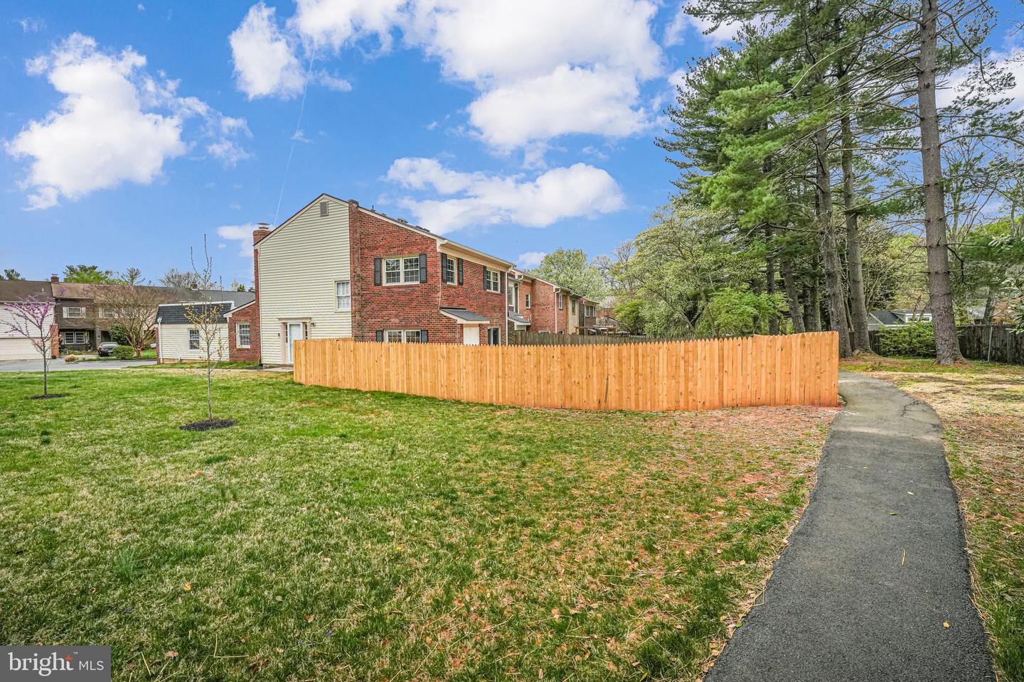 726 Hunter Ct SW