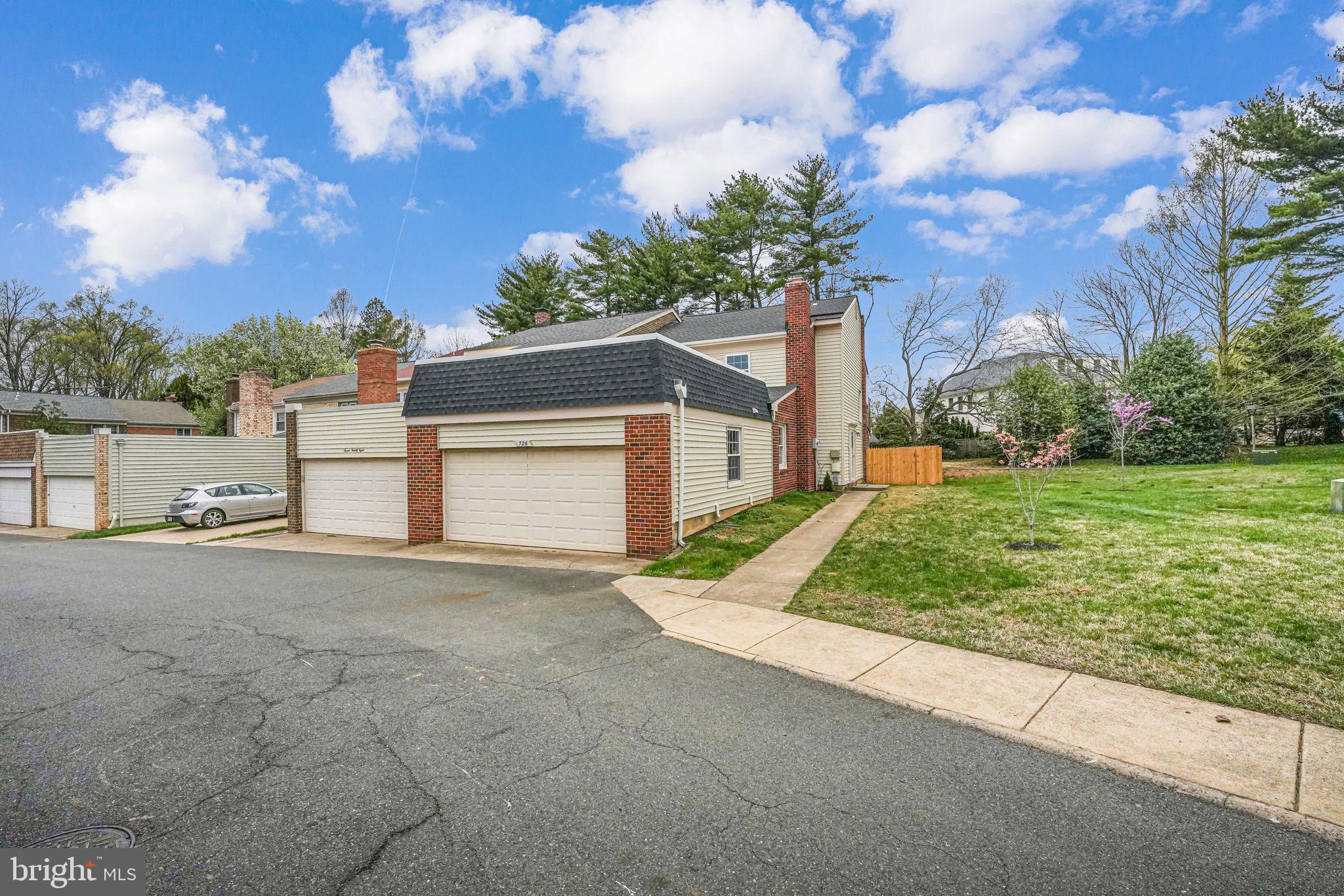 726 Hunter Ct SW