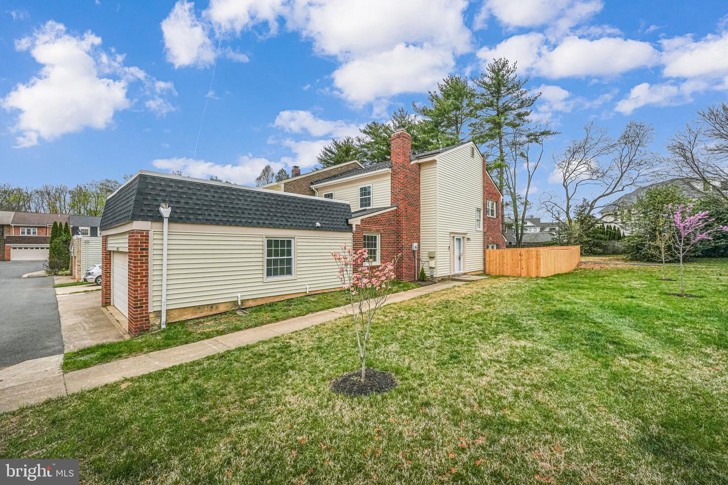726 Hunter Ct SW