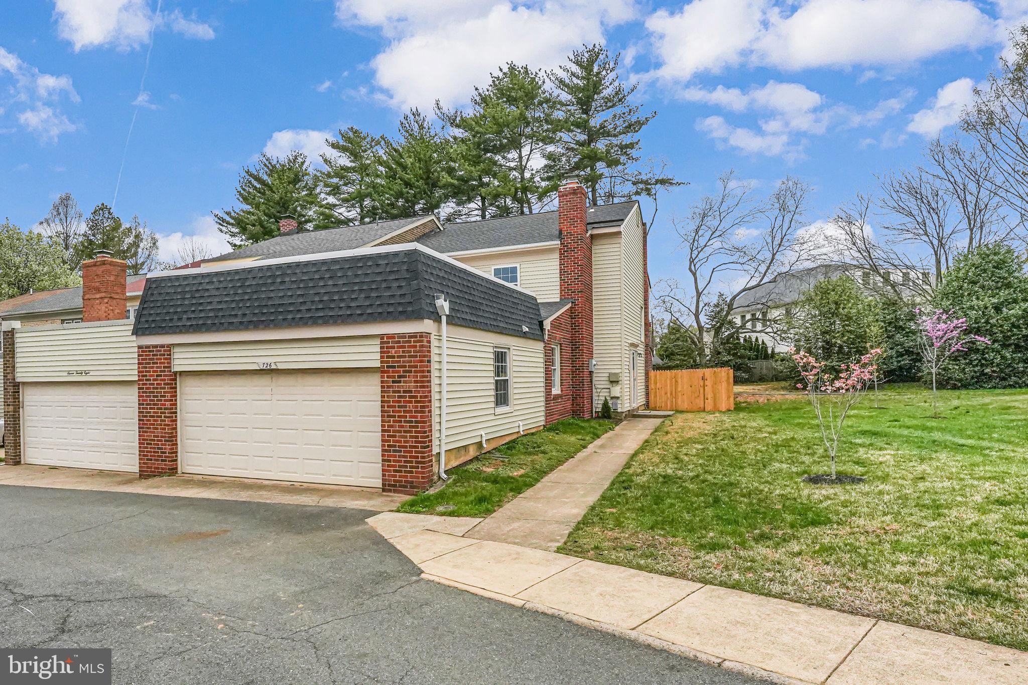 726 Hunter Ct SW