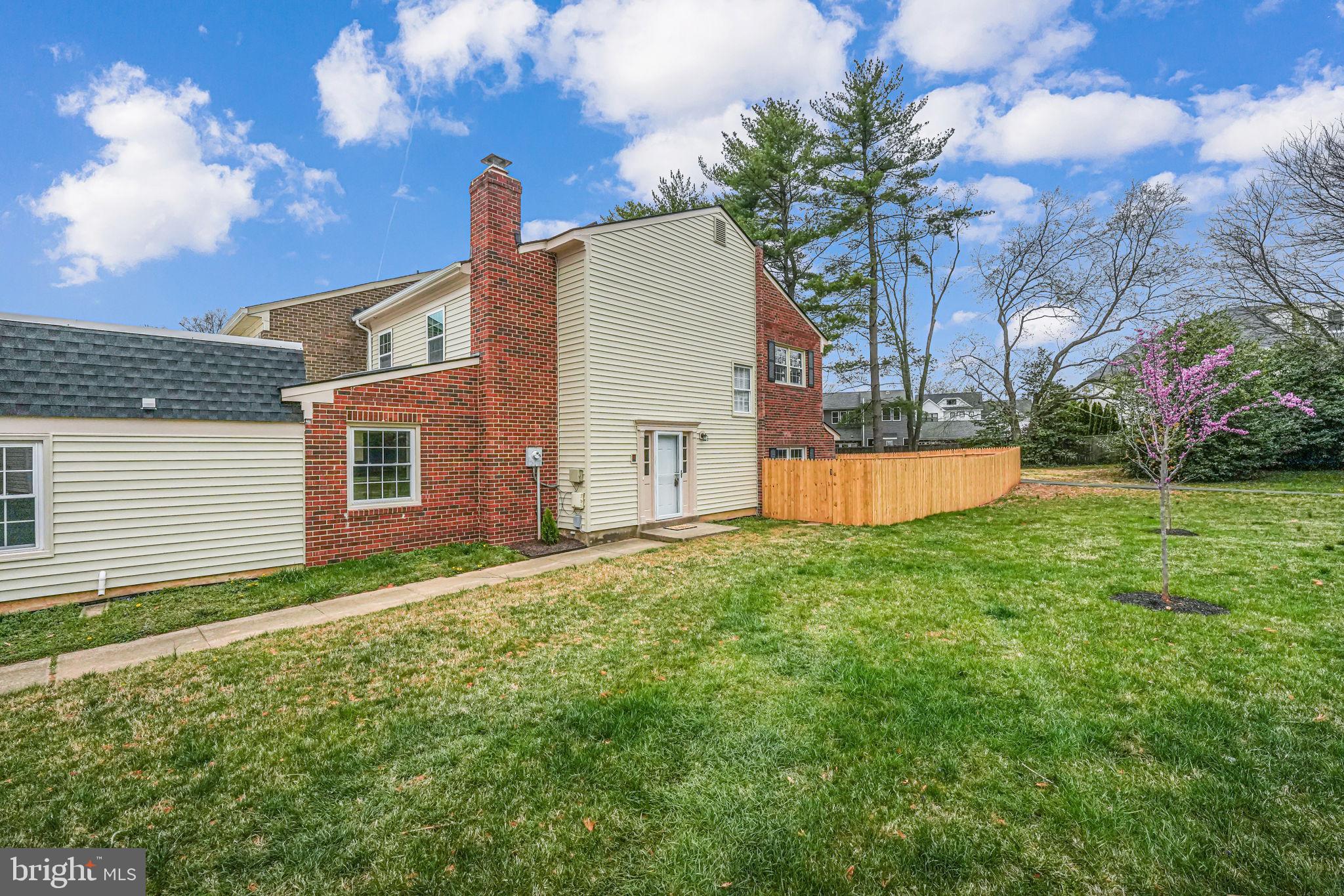 726 Hunter Ct SW