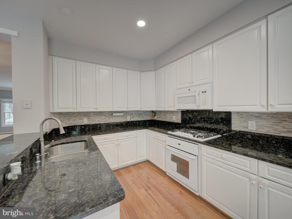 3006 FALLSWOOD GLEN CT