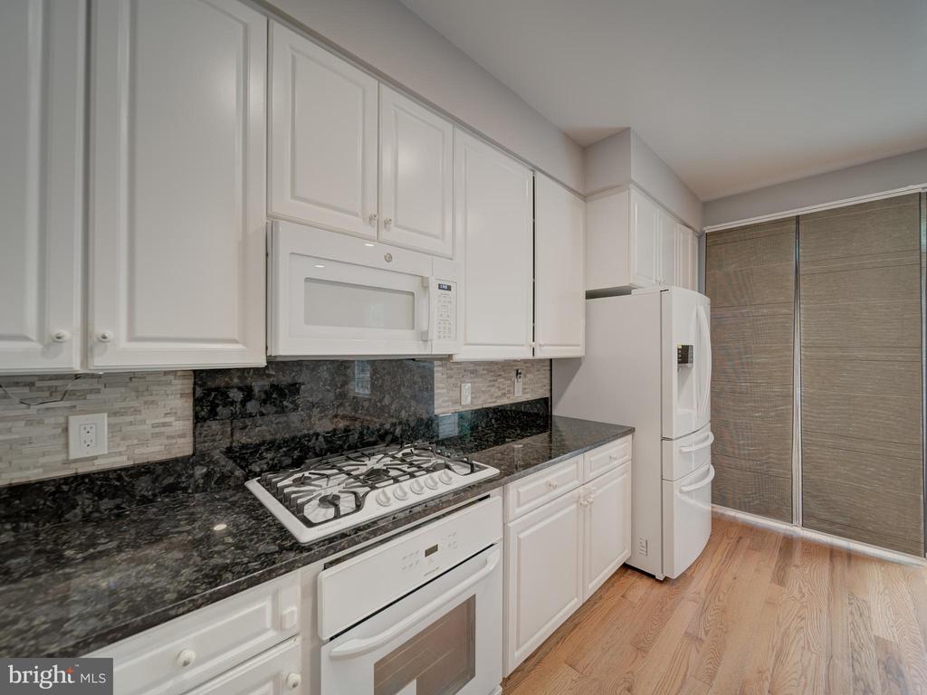 3006 FALLSWOOD GLEN CT