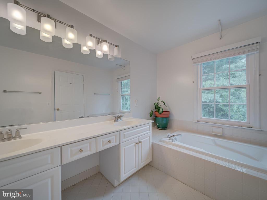 3006 FALLSWOOD GLEN CT