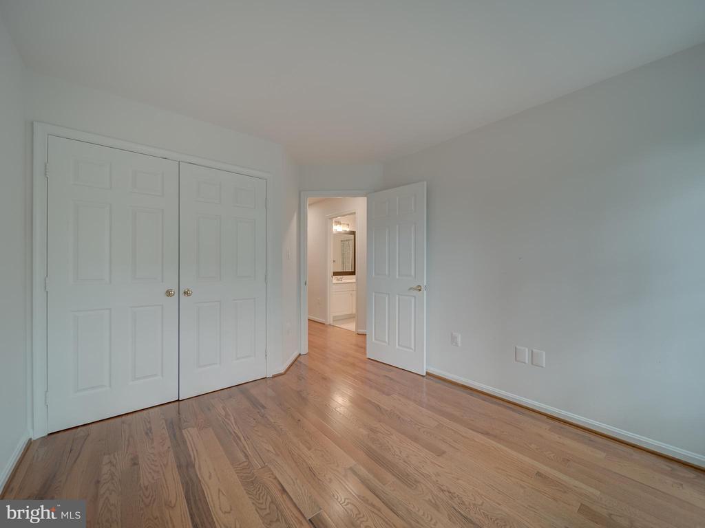 3006 FALLSWOOD GLEN CT