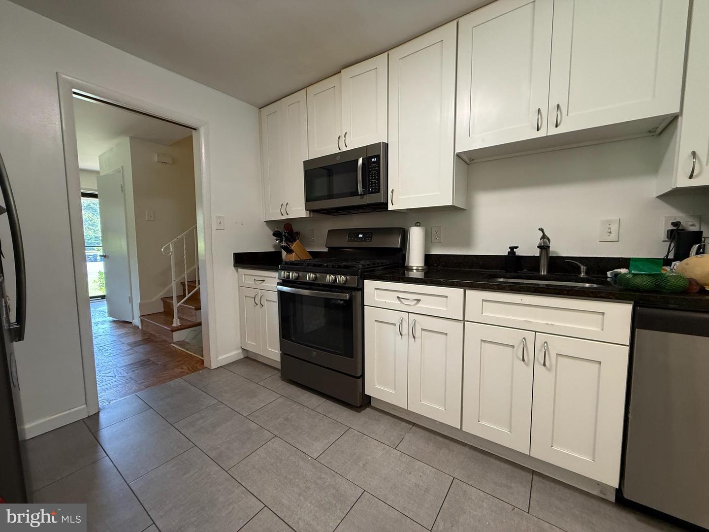 1105 SHARON CT