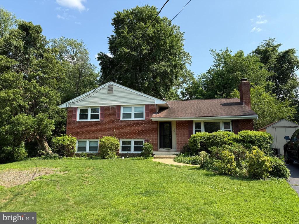 1105 SHARON CT