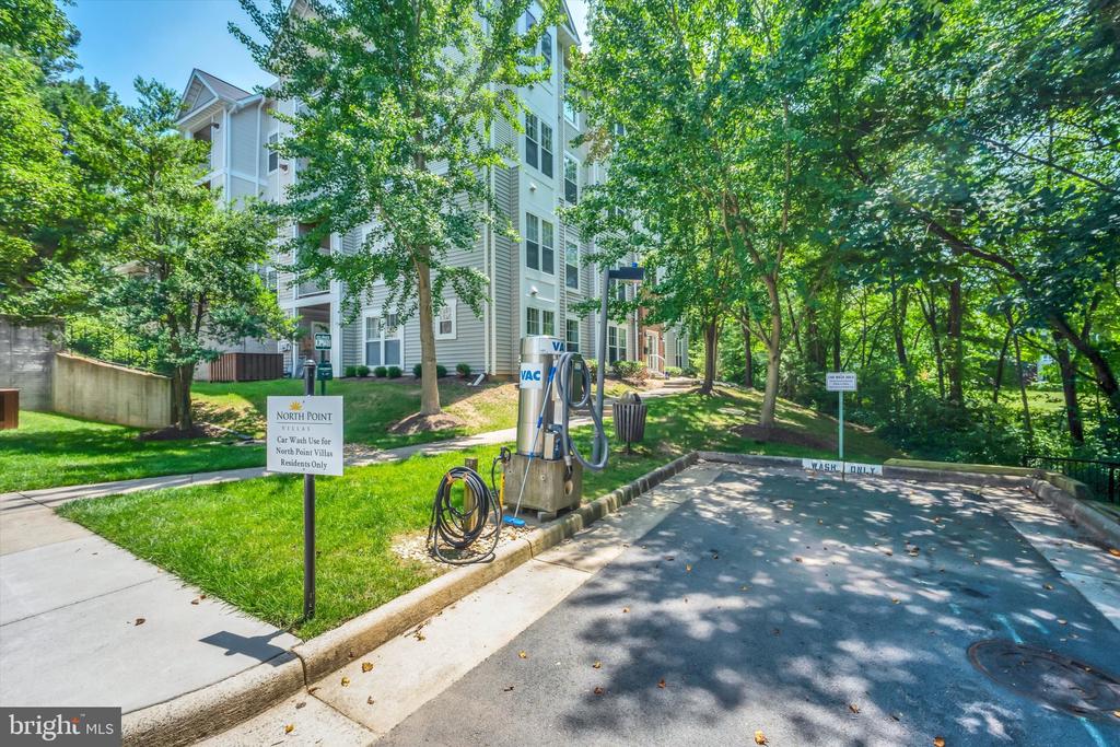 1516 N POINT DRIVE Unit: 0001