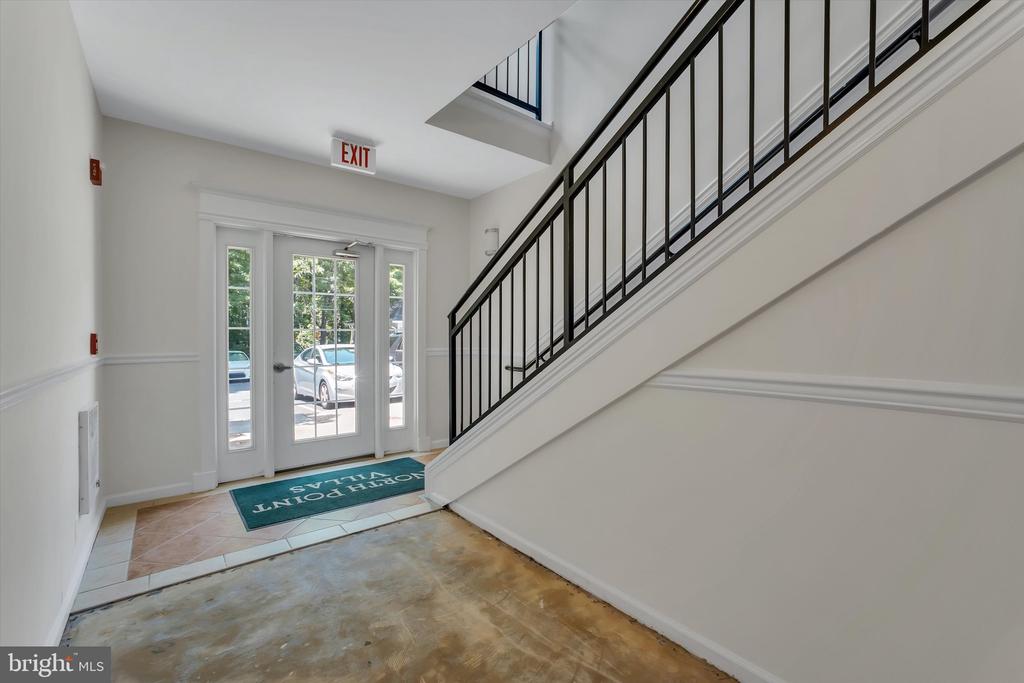 1516 N POINT DRIVE Unit: 0001