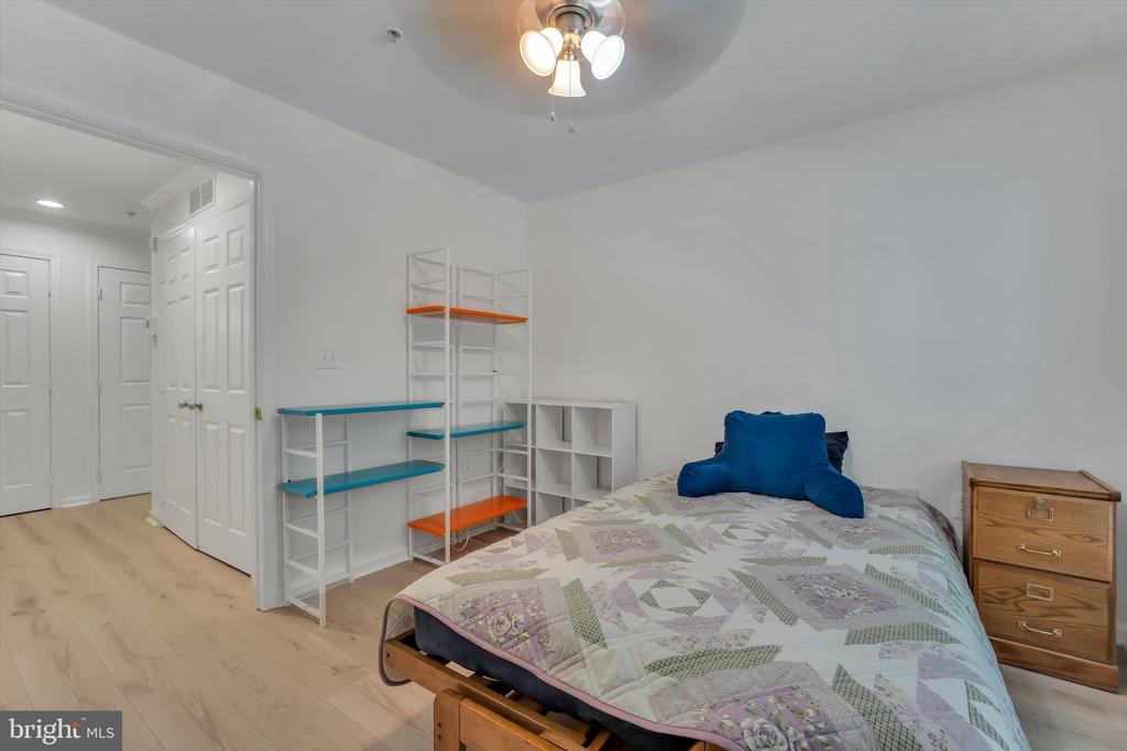 1516 N POINT DRIVE Unit: 0001