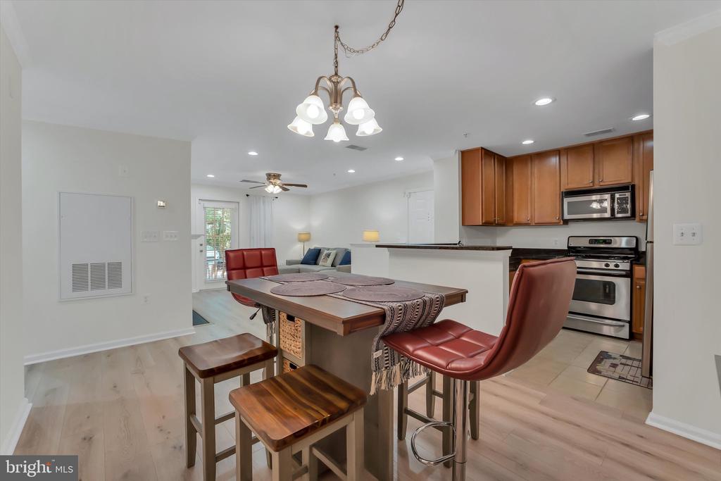 1516 N POINT DRIVE Unit: 0001