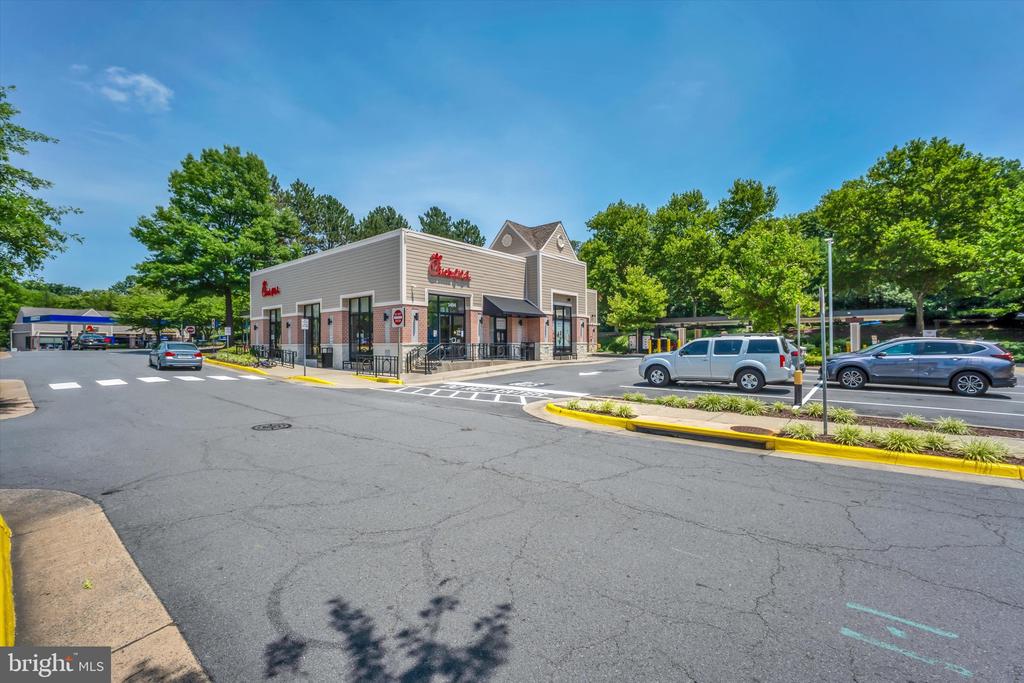1516 N POINT DRIVE Unit: 0001