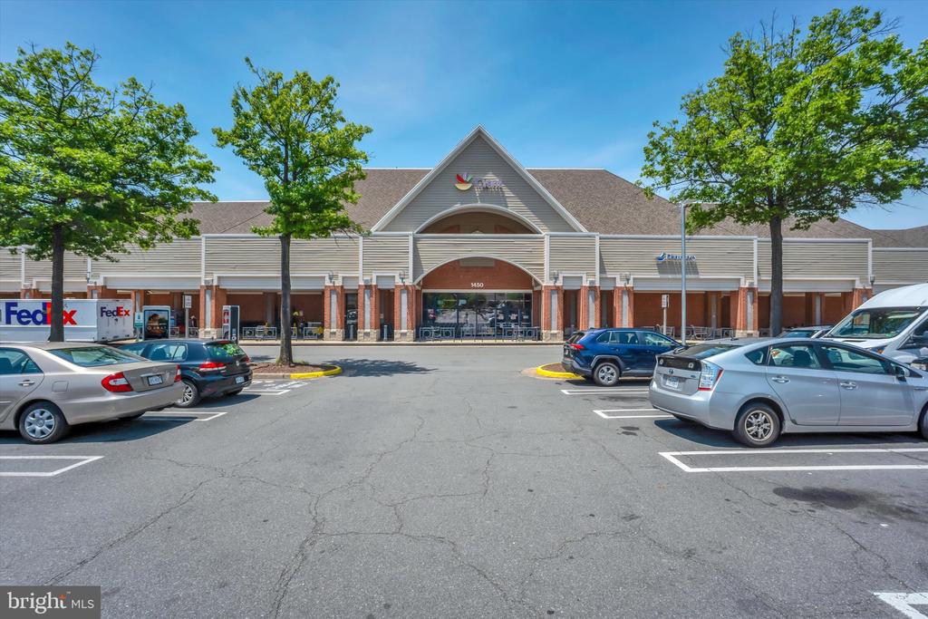 1516 N POINT DRIVE Unit: 0001