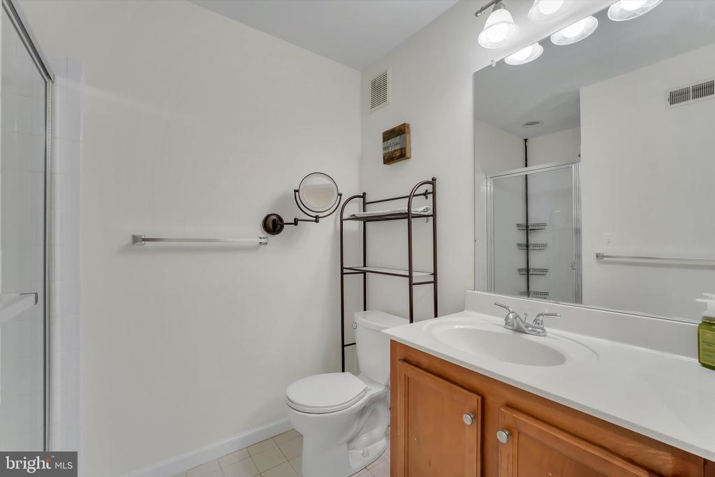 1516 N POINT DRIVE Unit: 0001