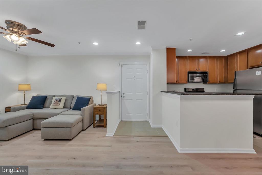 1516 N POINT DRIVE Unit: 0001