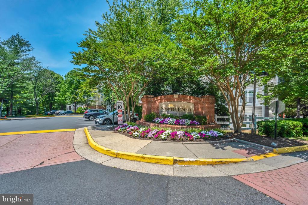1516 N POINT DRIVE Unit: 0001