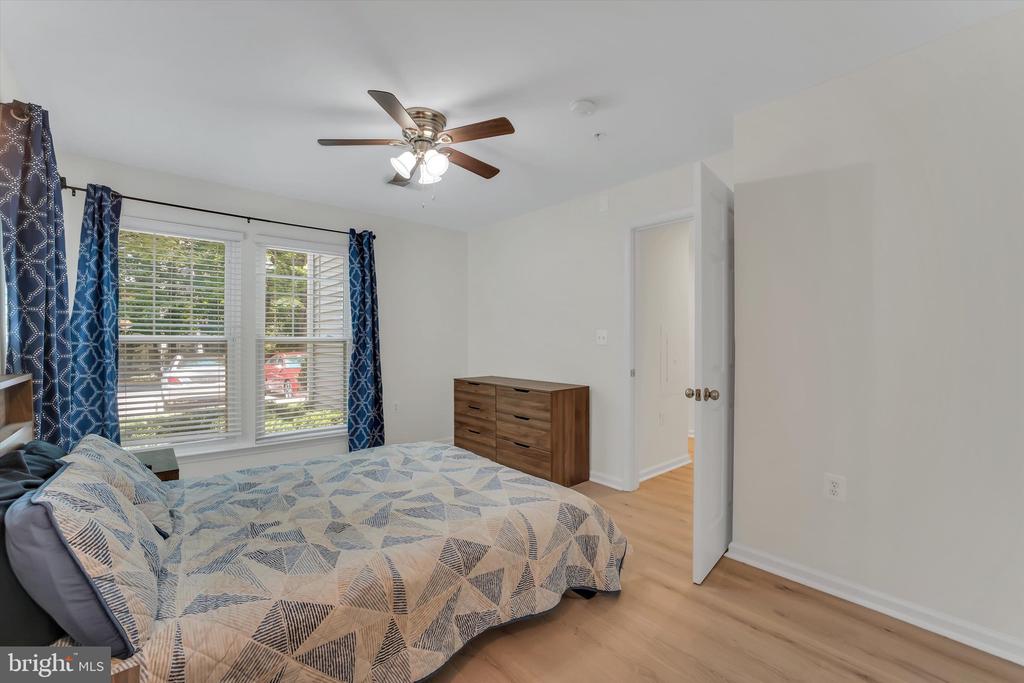 1516 N POINT DRIVE Unit: 0001