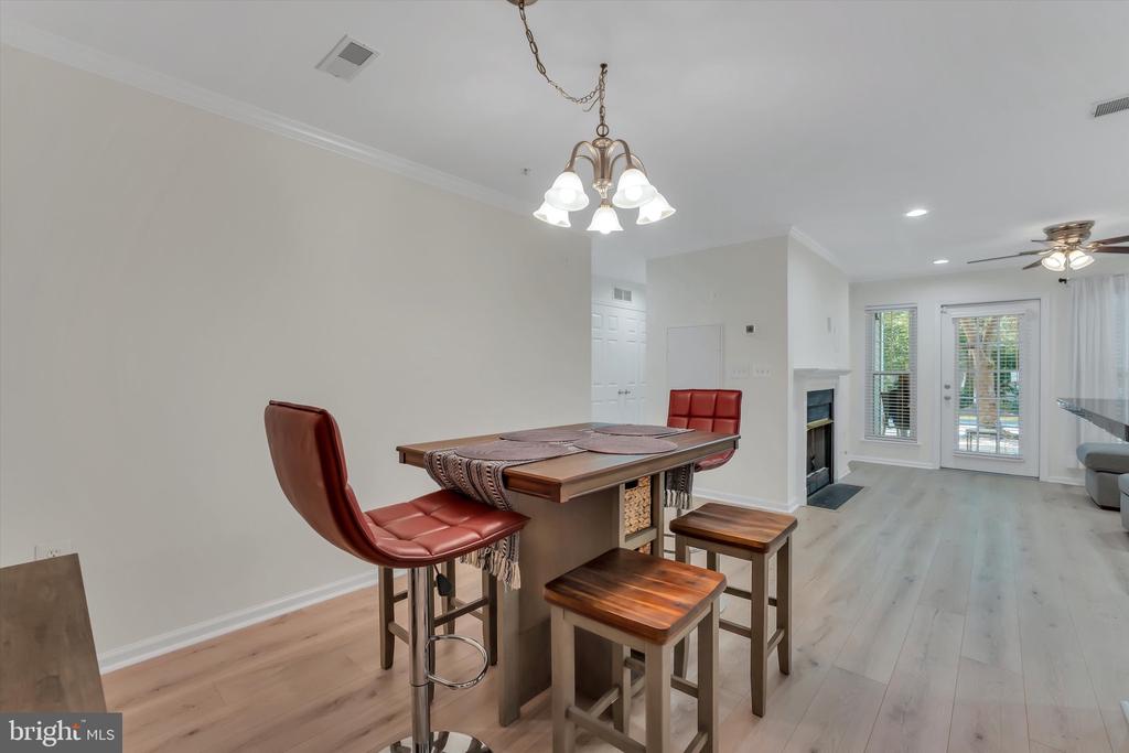 1516 N POINT DRIVE Unit: 0001